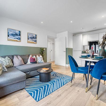 Ocean Village 1-Bedroom Luxurious, Stylish & Cosy Apartment, Central Location In Southampton, Sleeps 4 - Summer Special Offer! - By Blue Puffin Stays Exterior photo