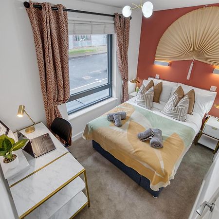 Ocean Village 1-Bedroom Luxurious, Stylish & Cosy Apartment, Central Location In Southampton, Sleeps 4 - Summer Special Offer! - By Blue Puffin Stays Exterior photo