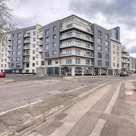 Ocean Village 1-Bedroom Luxurious, Stylish & Cosy Apartment, Central Location In Southampton, Sleeps 4 - Summer Special Offer! - By Blue Puffin Stays Exterior photo