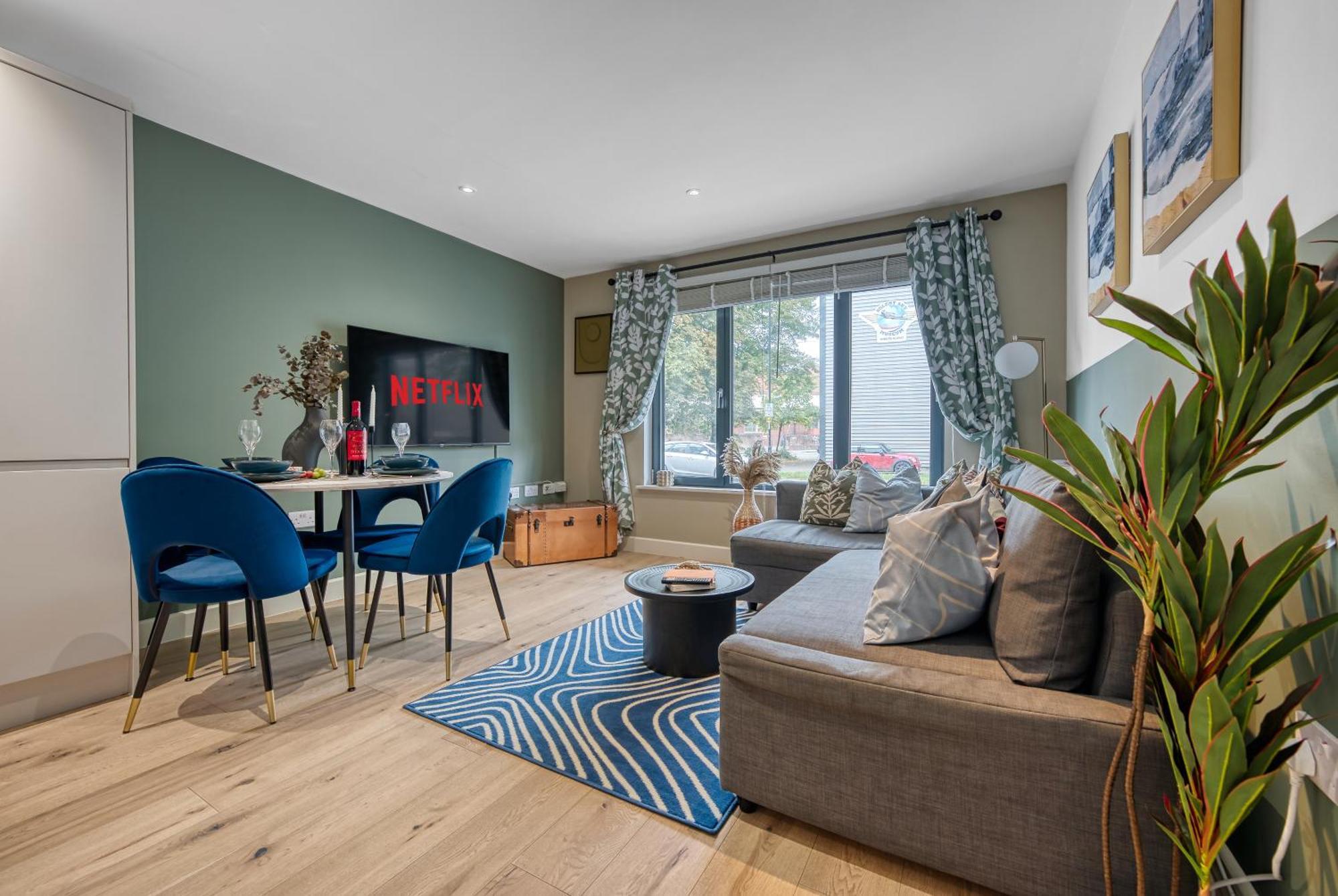 Ocean Village 1-Bedroom Luxurious, Stylish & Cosy Apartment, Central Location In Southampton, Sleeps 4 - Summer Special Offer! - By Blue Puffin Stays Exterior photo