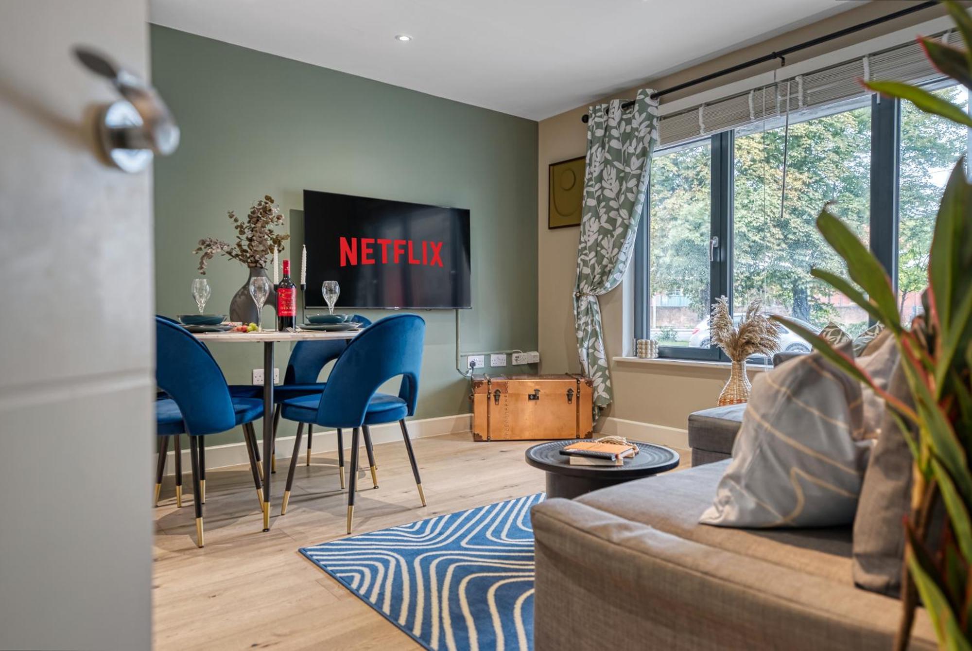 Ocean Village 1-Bedroom Luxurious, Stylish & Cosy Apartment, Central Location In Southampton, Sleeps 4 - Summer Special Offer! - By Blue Puffin Stays Exterior photo