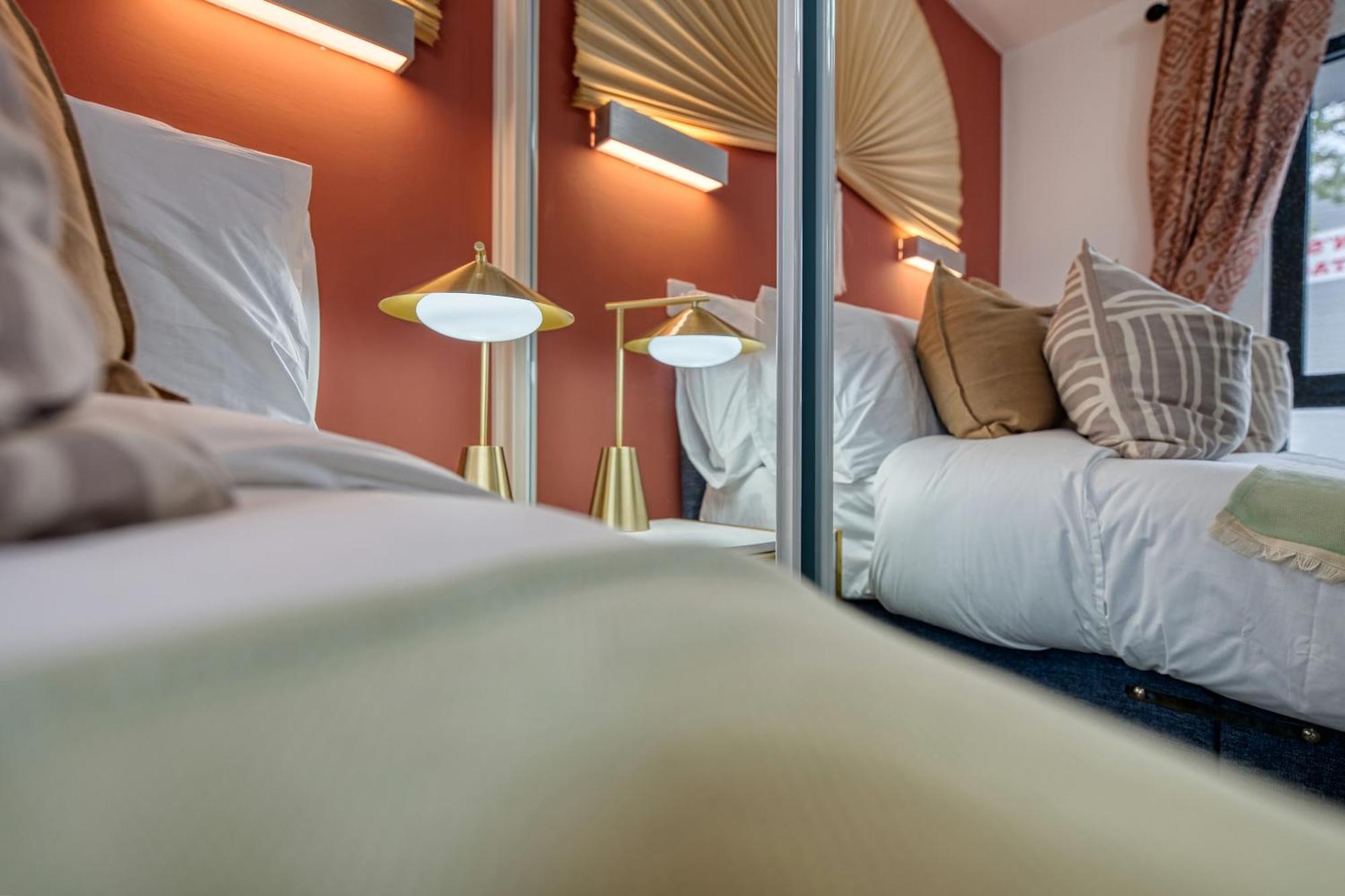 Ocean Village 1-Bedroom Luxurious, Stylish & Cosy Apartment, Central Location In Southampton, Sleeps 4 - Summer Special Offer! - By Blue Puffin Stays Exterior photo