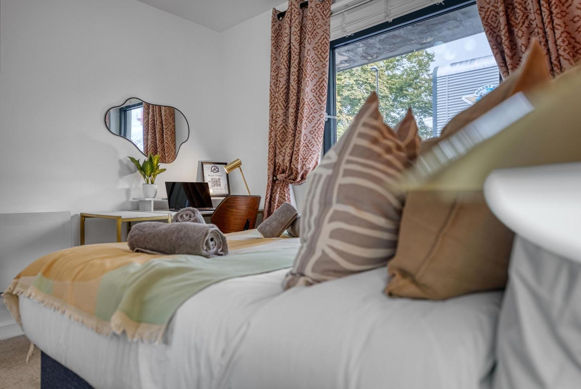 1 Bedroom Ocean Village Luxurious, Stylish & Cosy Apartment, Central Location In Southampton, Sleeps 4 - Summer Special Offer! - By Blue Puffin Stays Exterior photo