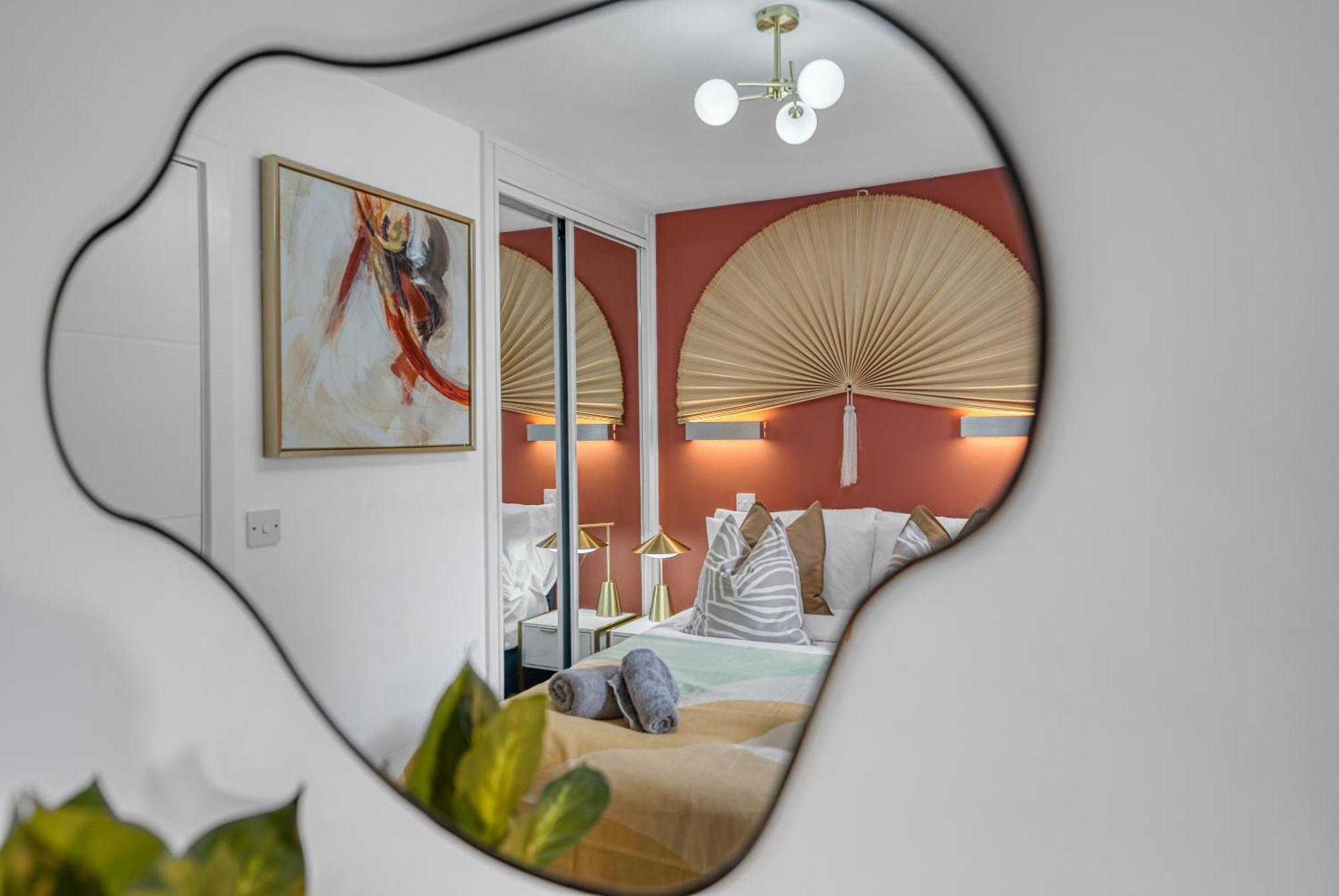 Ocean Village 1-Bedroom Luxurious, Stylish & Cosy Apartment, Central Location In Southampton, Sleeps 4 - Summer Special Offer! - By Blue Puffin Stays Exterior photo