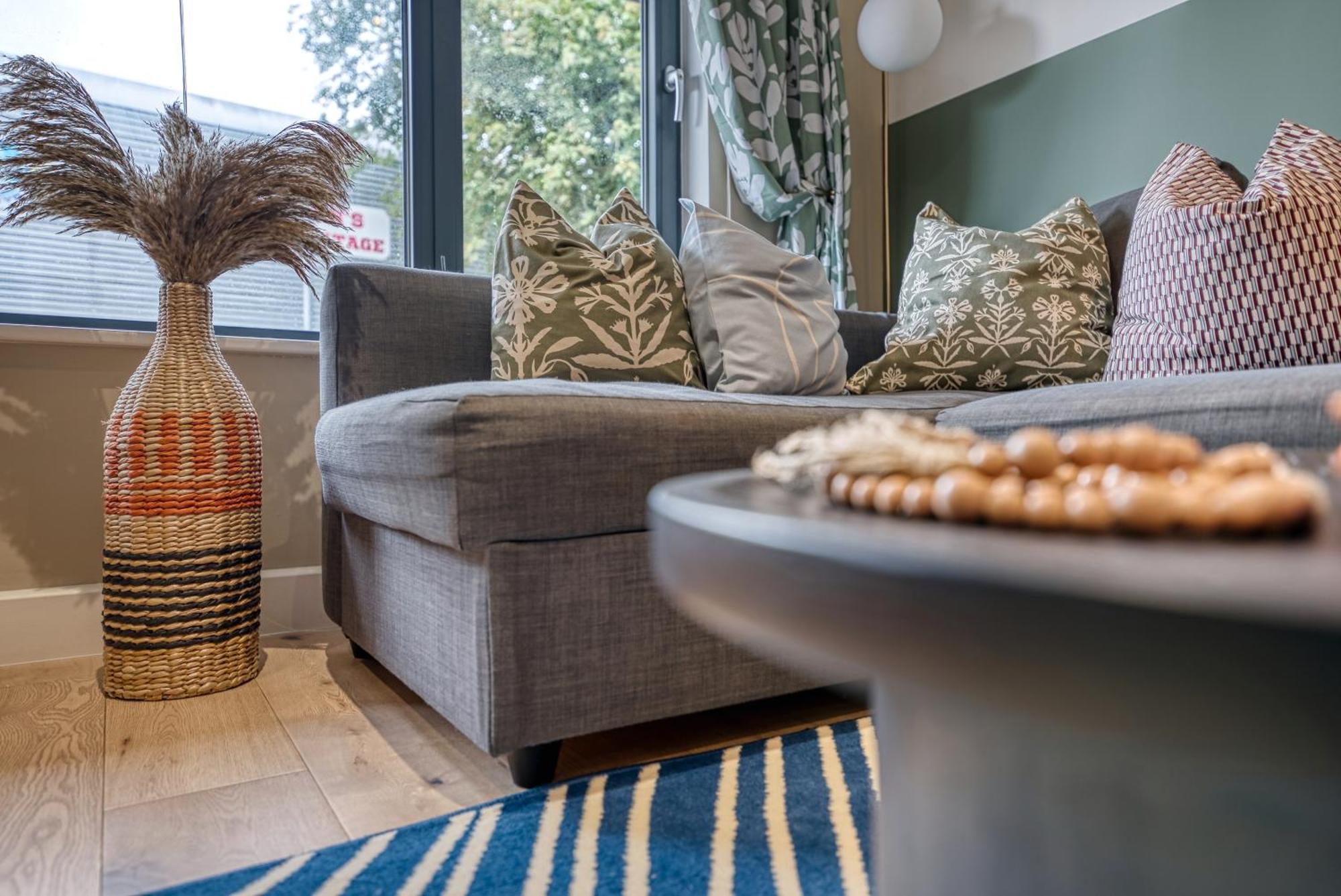 Ocean Village 1-Bedroom Luxurious, Stylish & Cosy Apartment, Central Location In Southampton, Sleeps 4 - Summer Special Offer! - By Blue Puffin Stays Exterior photo