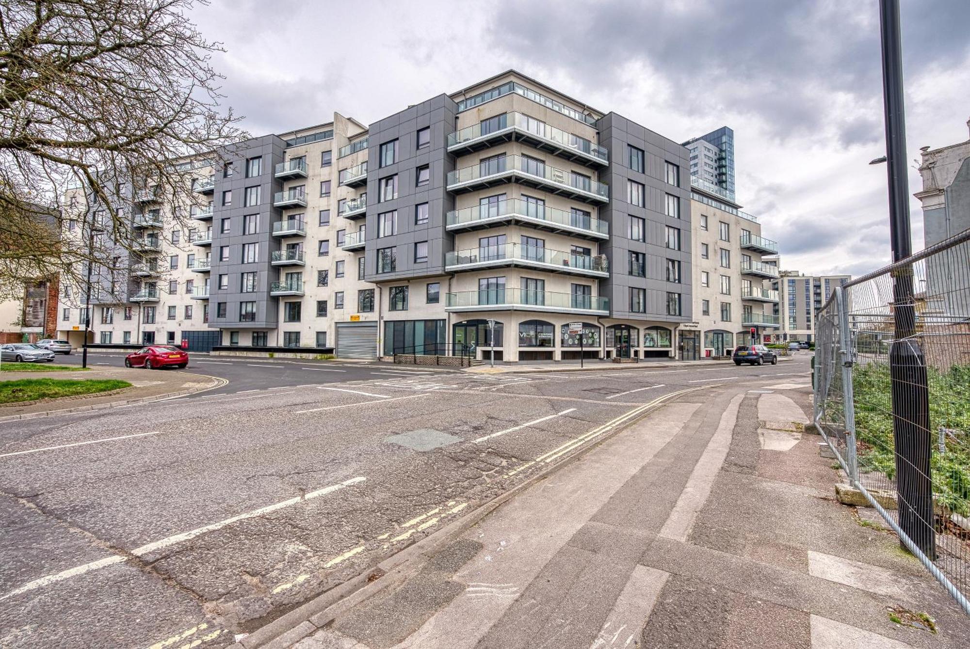 1 Bedroom Ocean Village Luxurious, Stylish & Cosy Apartment, Central Location In Southampton, Sleeps 4 - Summer Special Offer! - By Blue Puffin Stays Exterior photo
